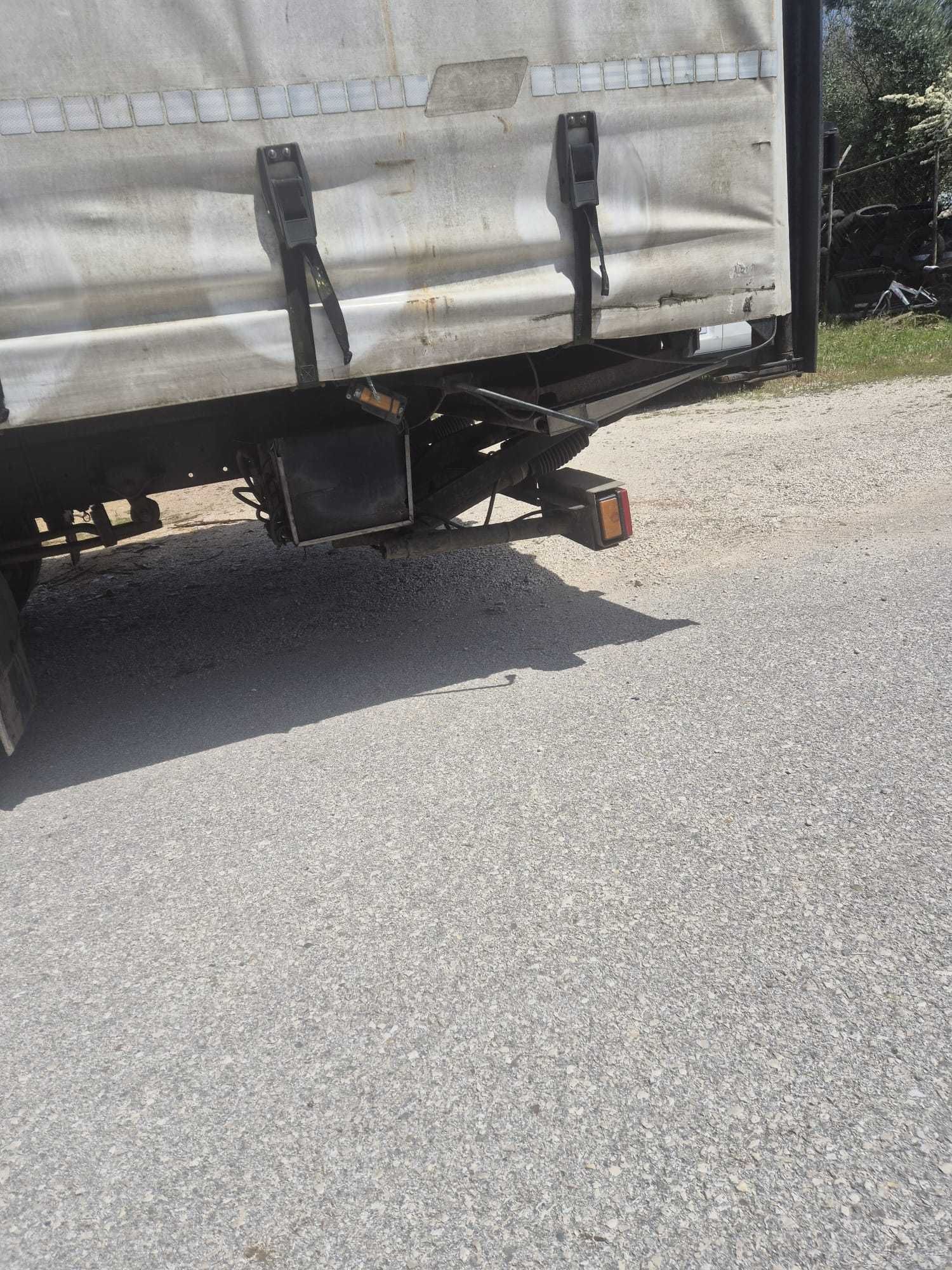 Commercial truck