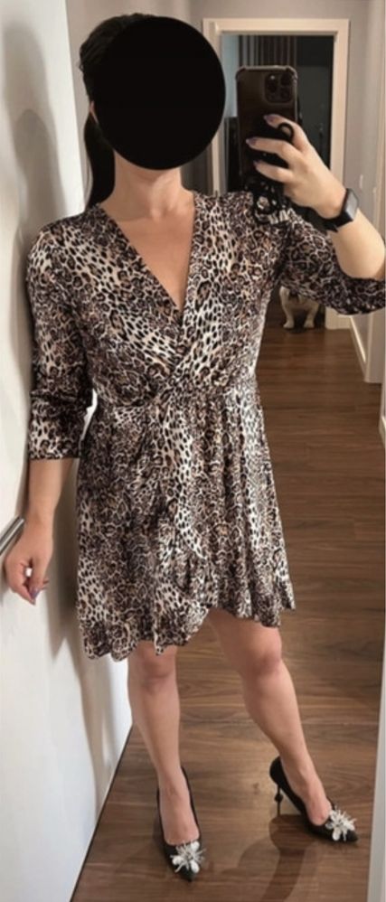 Vestido em veludo com estampado animal