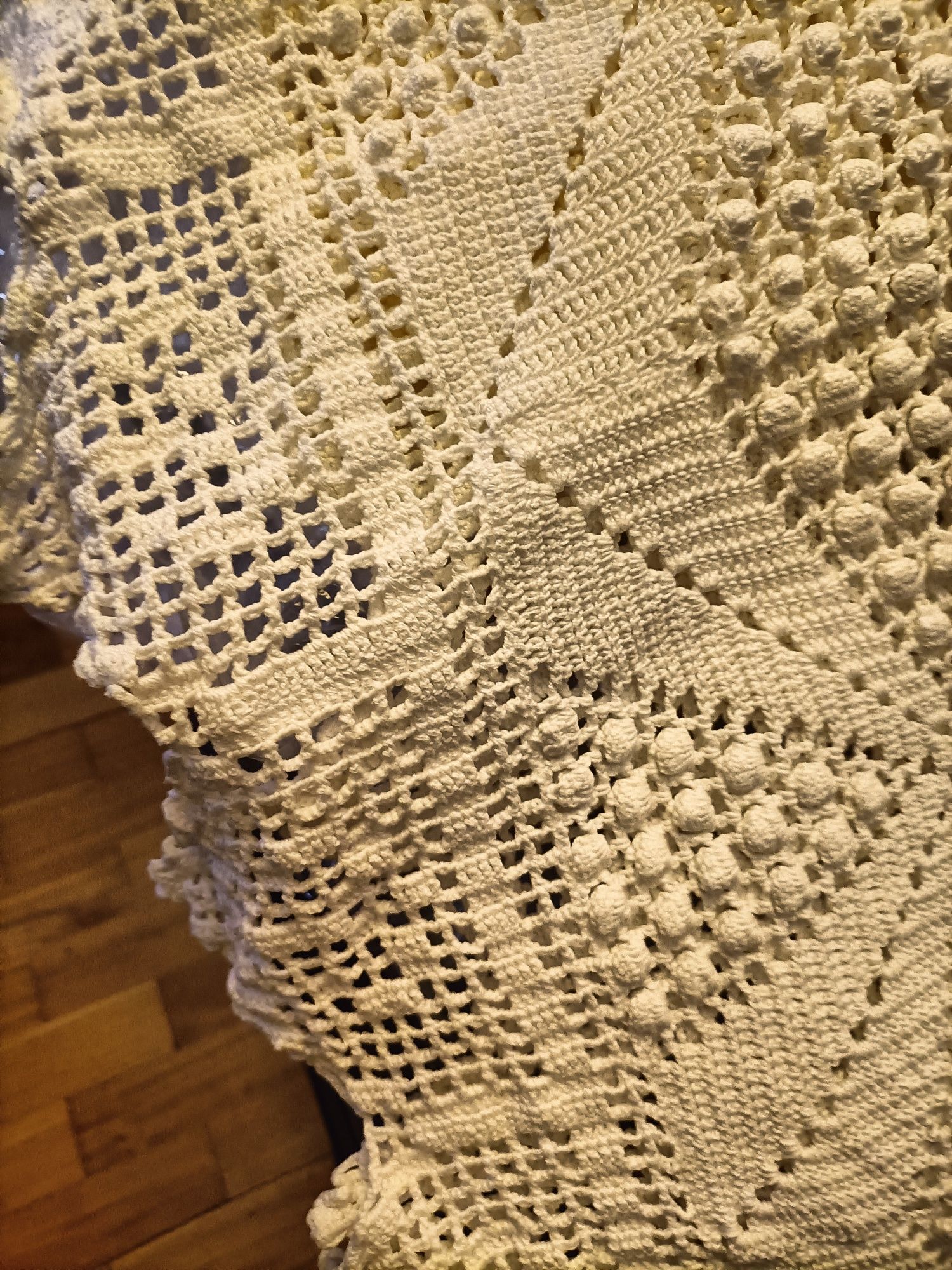 Renda e Linho - Colchas, brancas,de cama feitas á mão