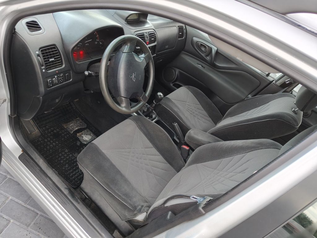 Mitsubishi spacer star 1,6 klima 136 tyś przebiegu