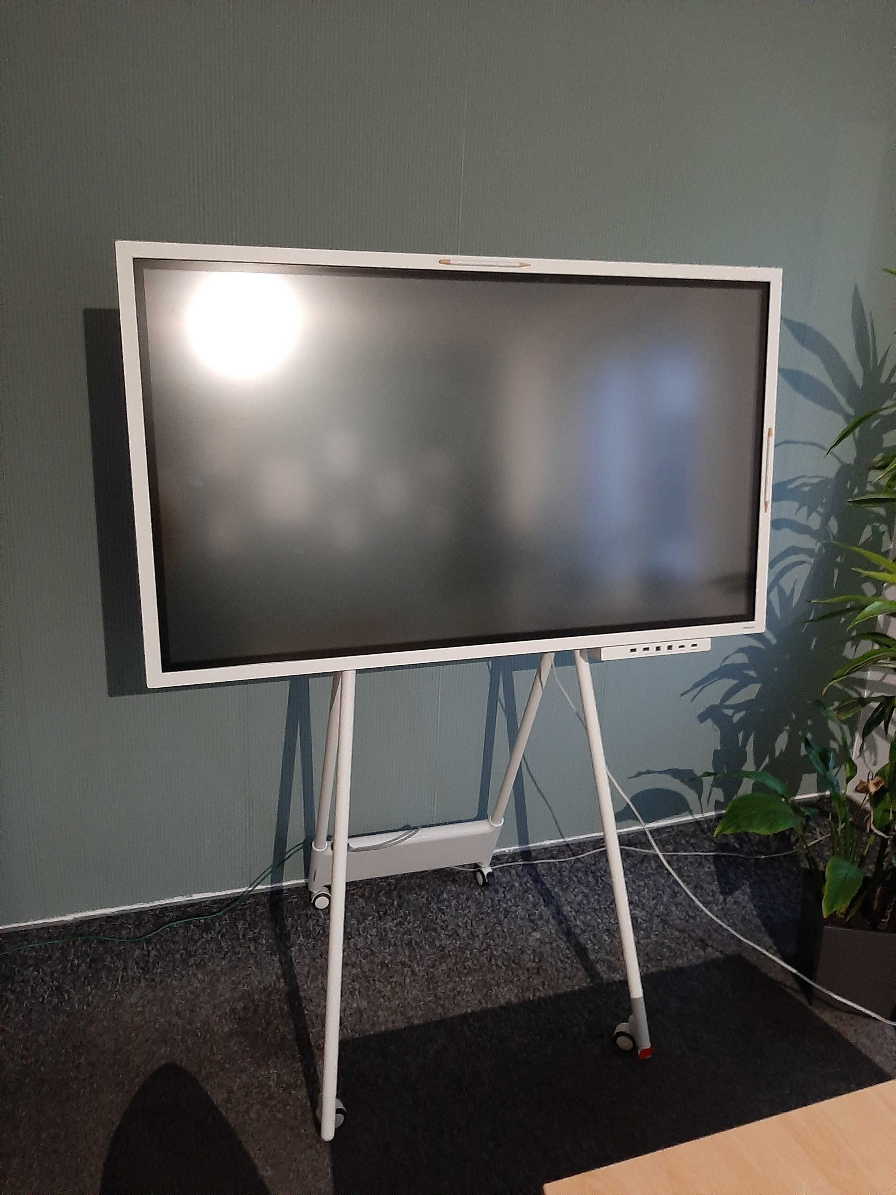 Tablica interaktywna ze stojakiem Samsung Flip WM55R-Używana