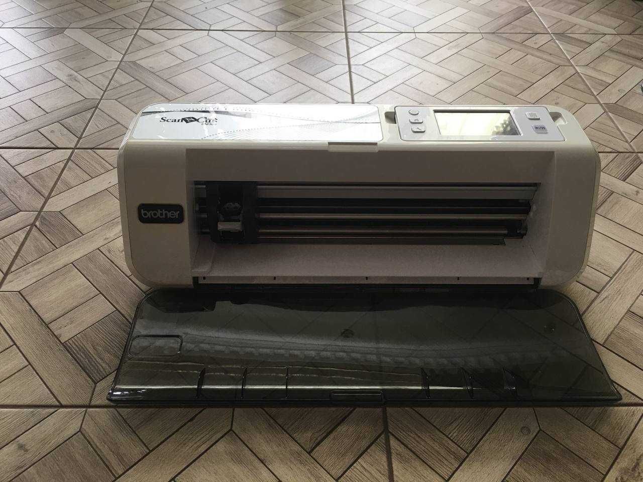 Плоттер Brother ScanNCut CM300