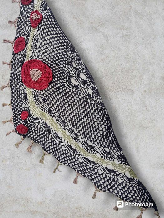 Chusta ręcznie robiona na szydełku, handmade, czarna chusta, ponczo