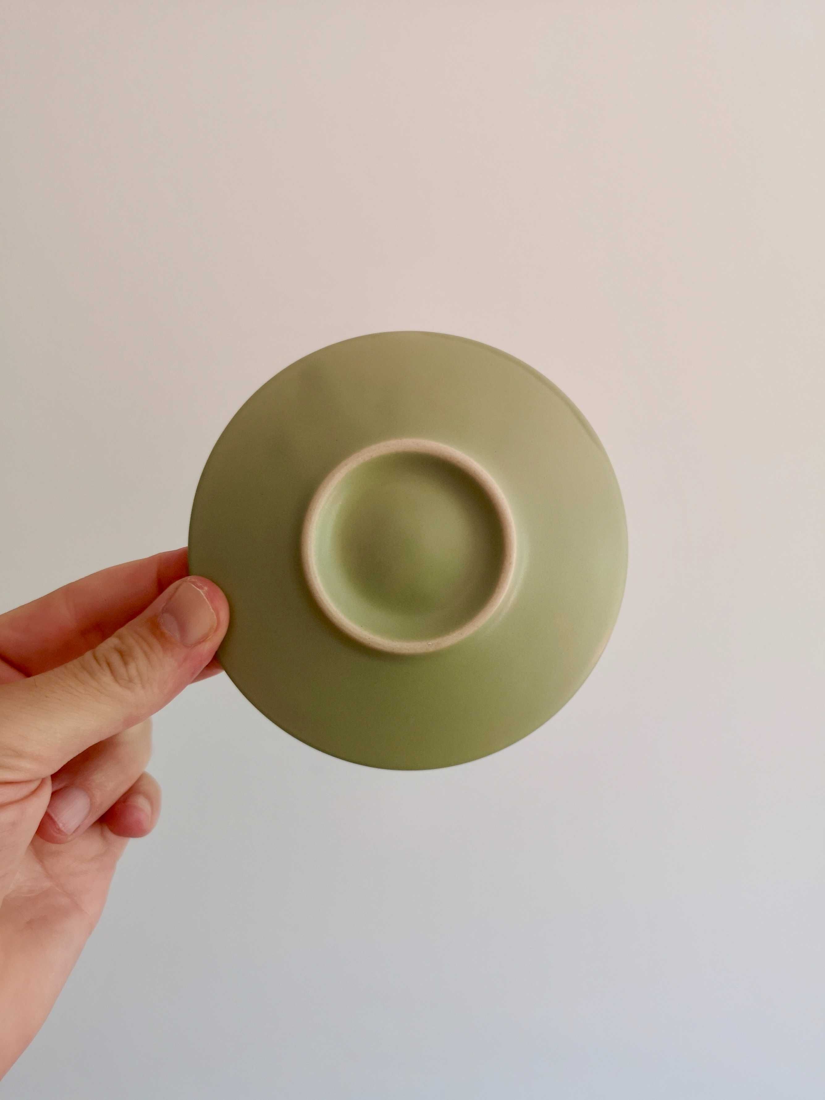 Chávena de café com pires, em cerâmica verde azeitona matte