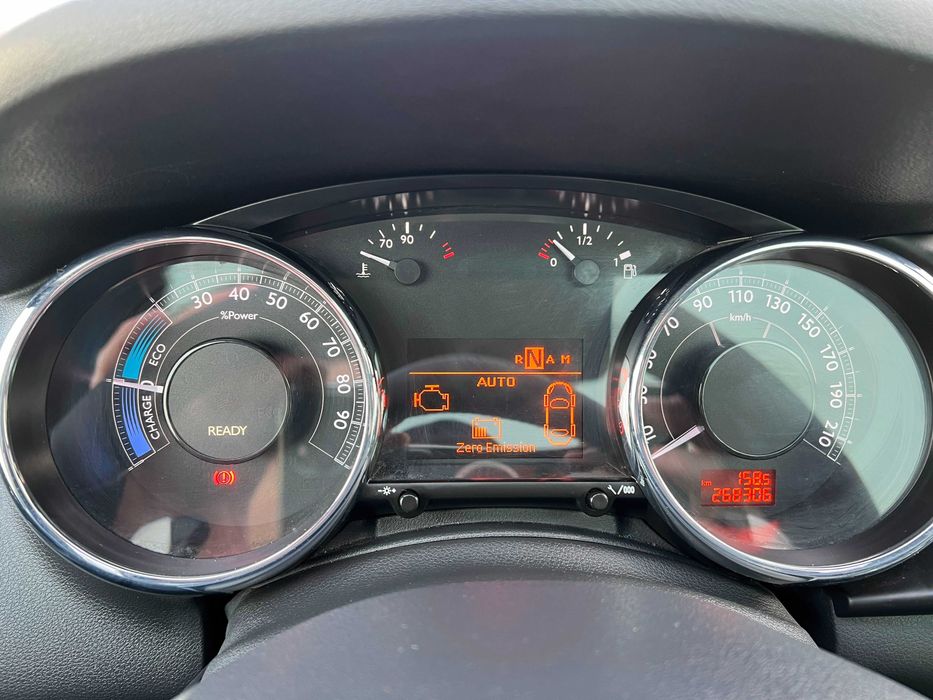 Peugeot 3008 2.0 HDi дизель HYbrid4 2012