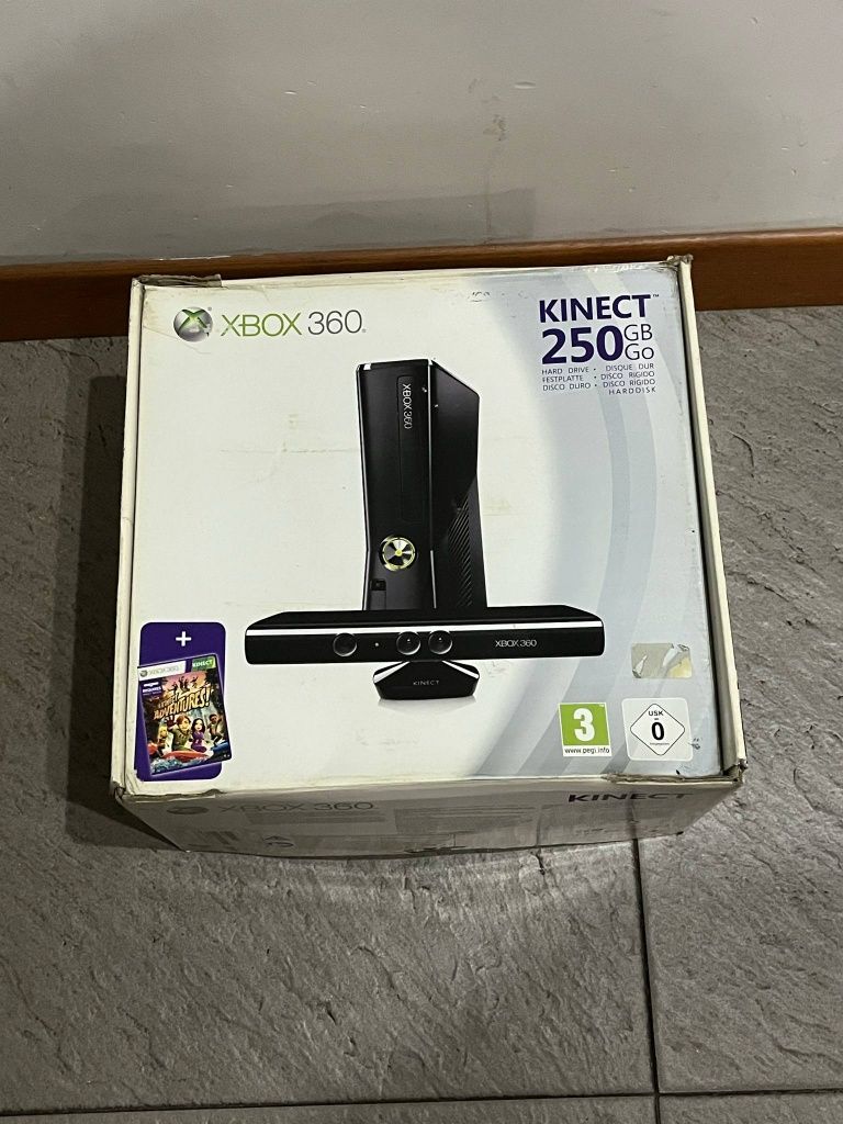 Konsola Xbox 360 250 GB Kinect 2 pady zasilacz i 2 gry