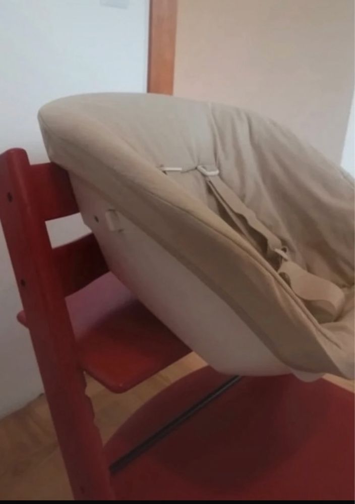 Stokke lezaczek do karmienia