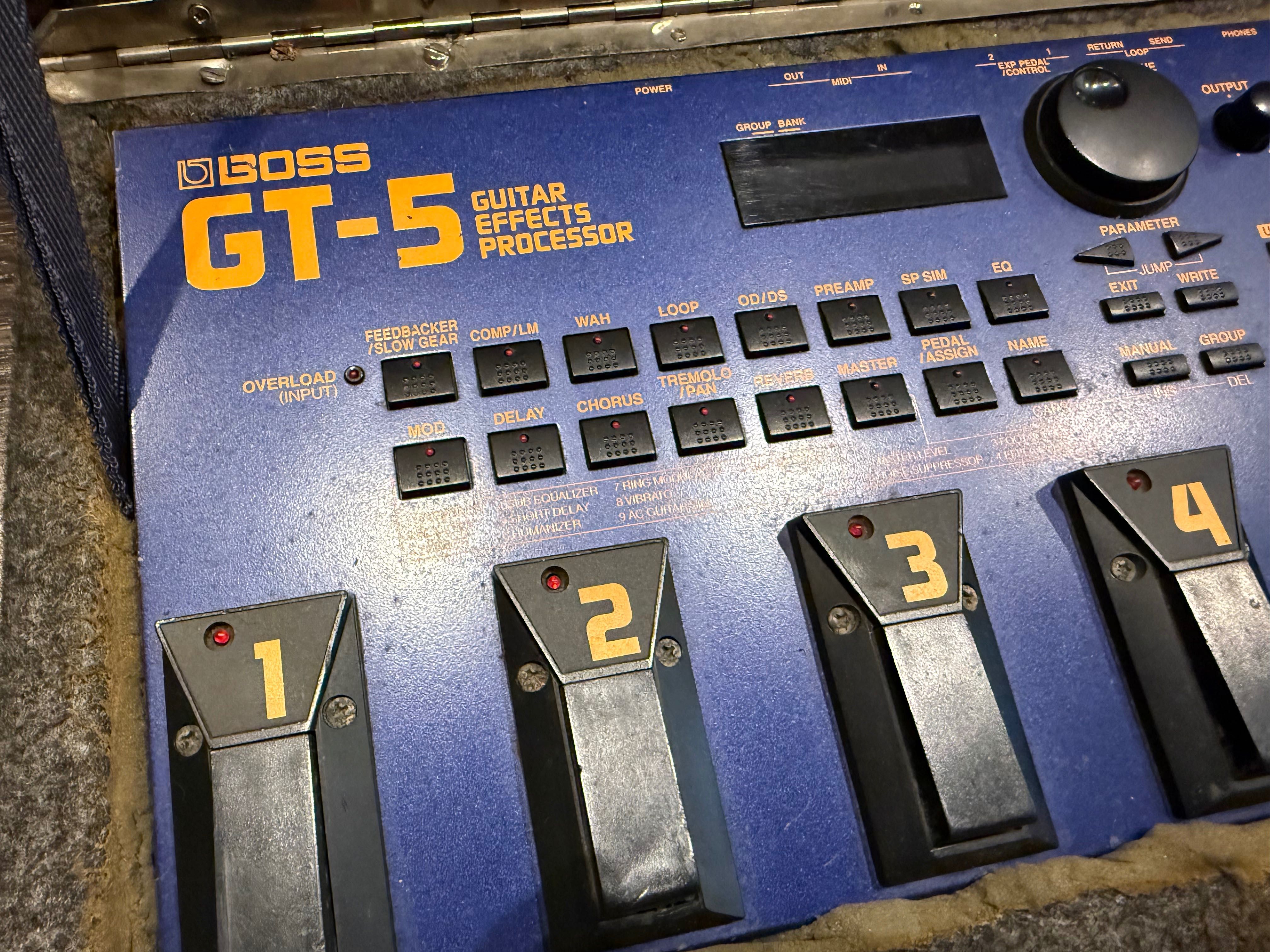 Pedaleira Boss GT-5 com caixa