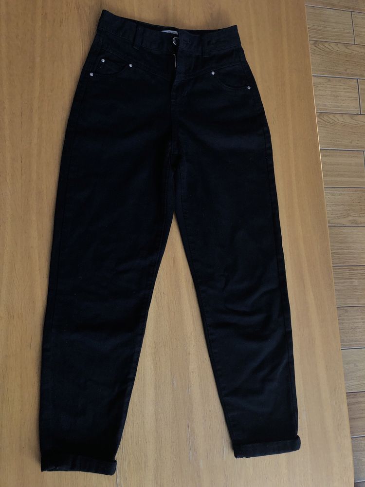 Jeansy czarne mom jeans boyfriend spodnie dżinsy bershka