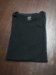T-shirt escura simples