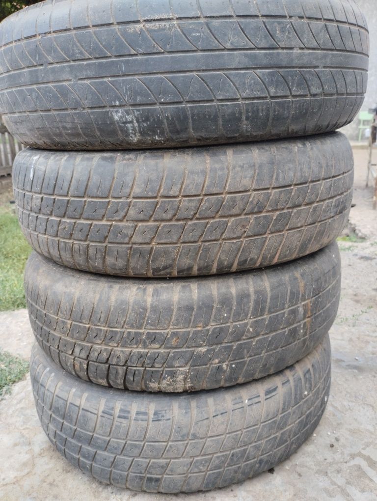 Продам Б/У резину на 13