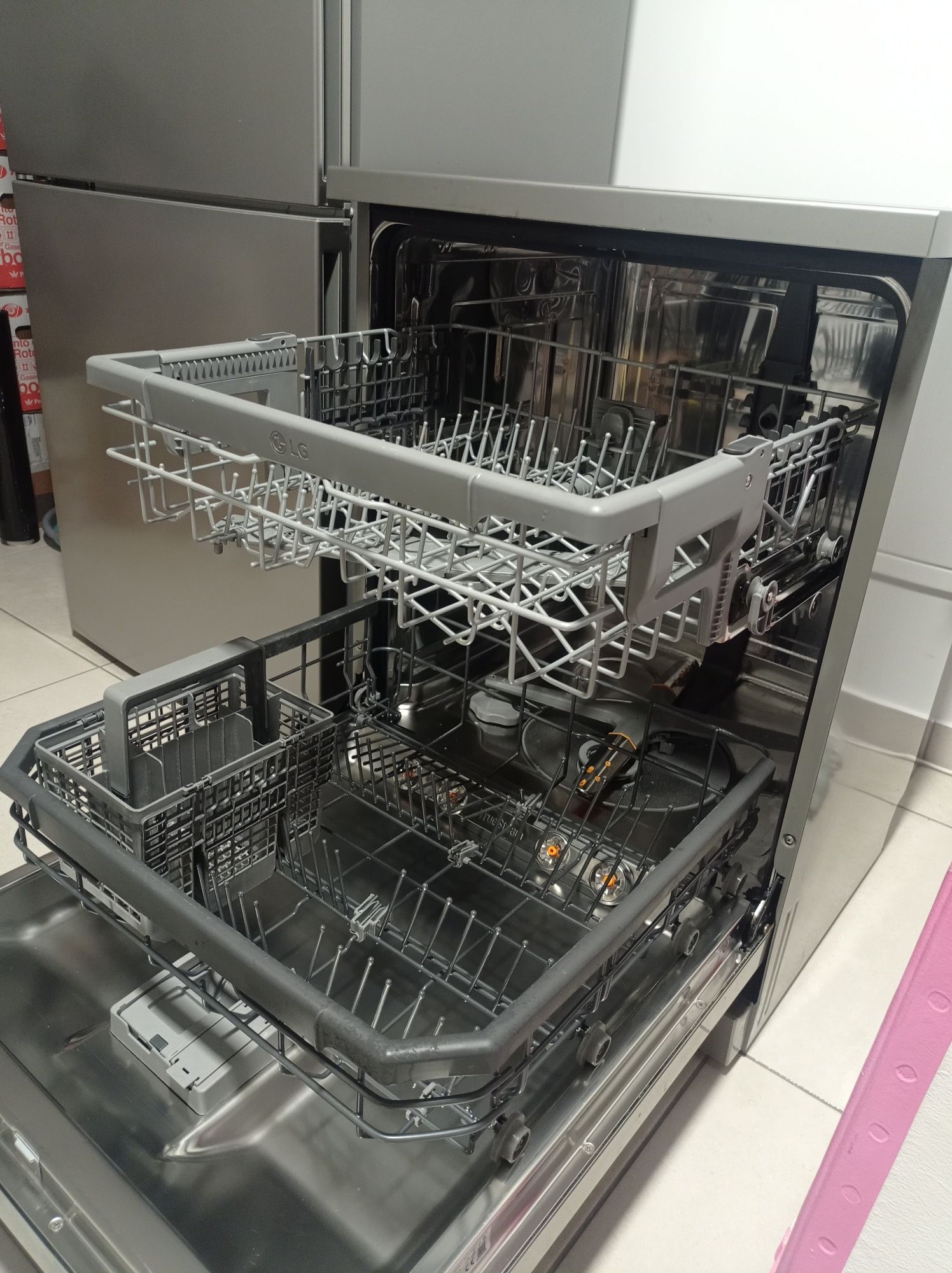 Maquina lavar loiça  LG thinq DF242FPS