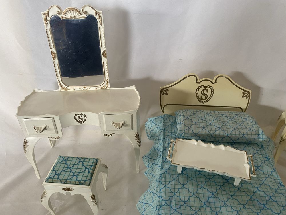 Mobilia de quarto da boneca Sindy