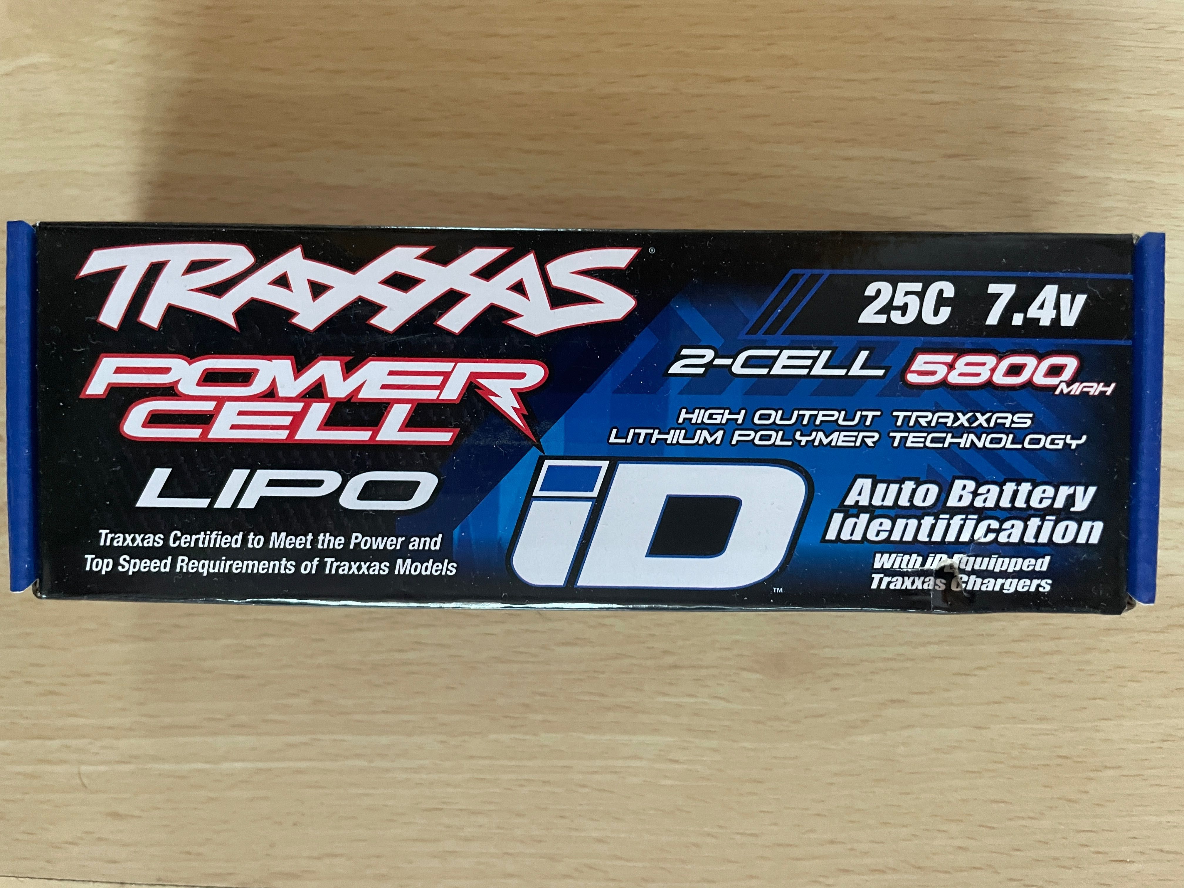 Sprzedam TRAXXAS Slash 2WD (złożony) z akumulatorem i z ładowarką