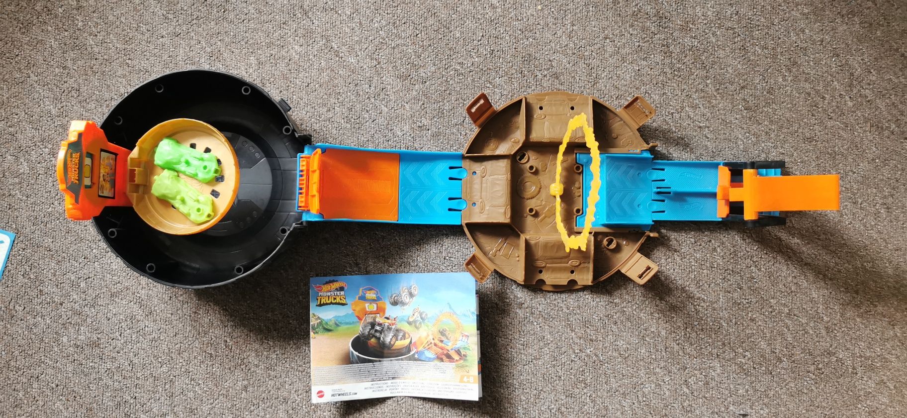 Zestaw Hot Wheels Monster Trucks Opona Arena kaskaderska
