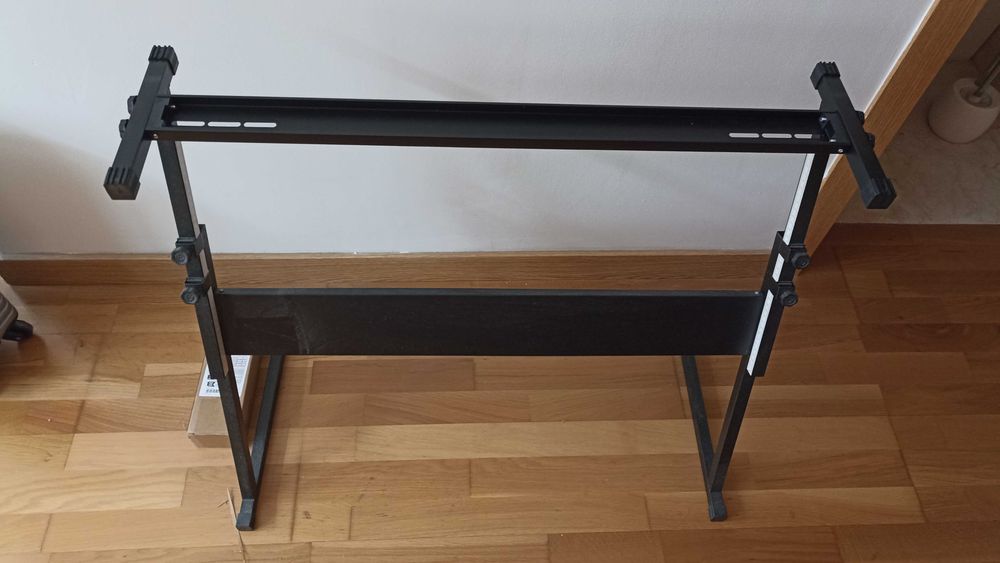 Suporte Estante Stand em Z para Teclados Eletrônicos / Pianos Digitais