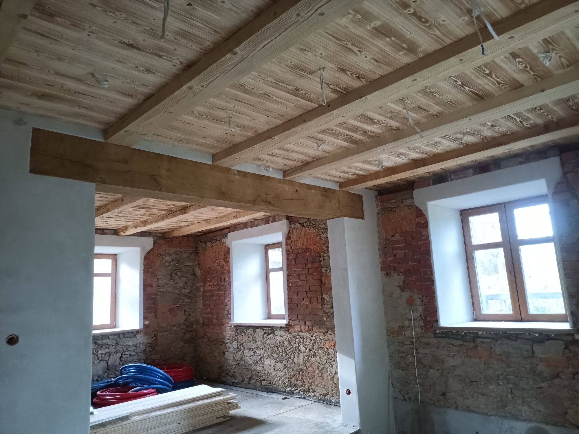 Tynkowanie. Tynki cementowo-wapienne, gliniane, gipsowe