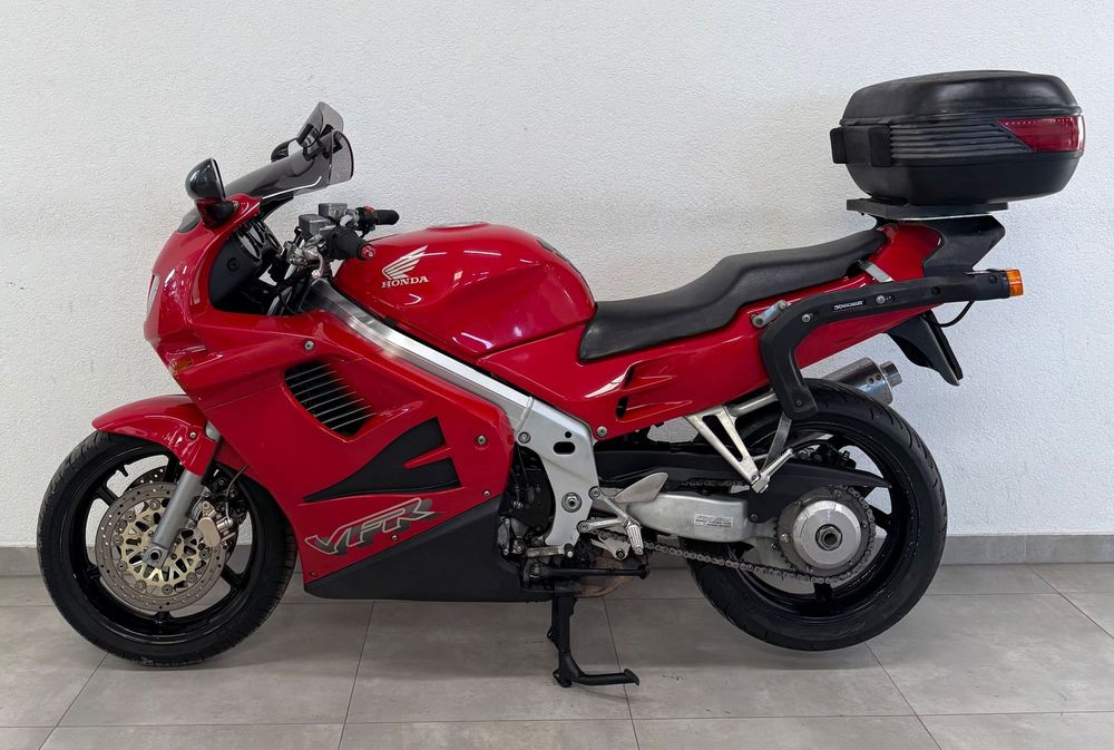 Honda VFR HONDA VFR 750 F RC36 / Szwajcaria / Kufer / FV 23%