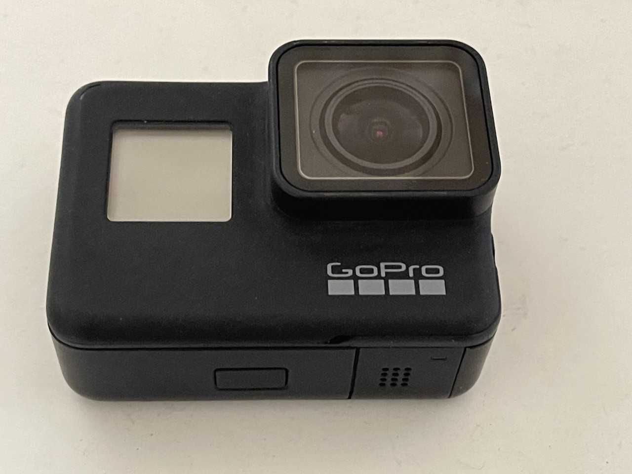 Câmara GoPro HERO7 - Black + acessórios (Como Nova - usada 2 vezes)