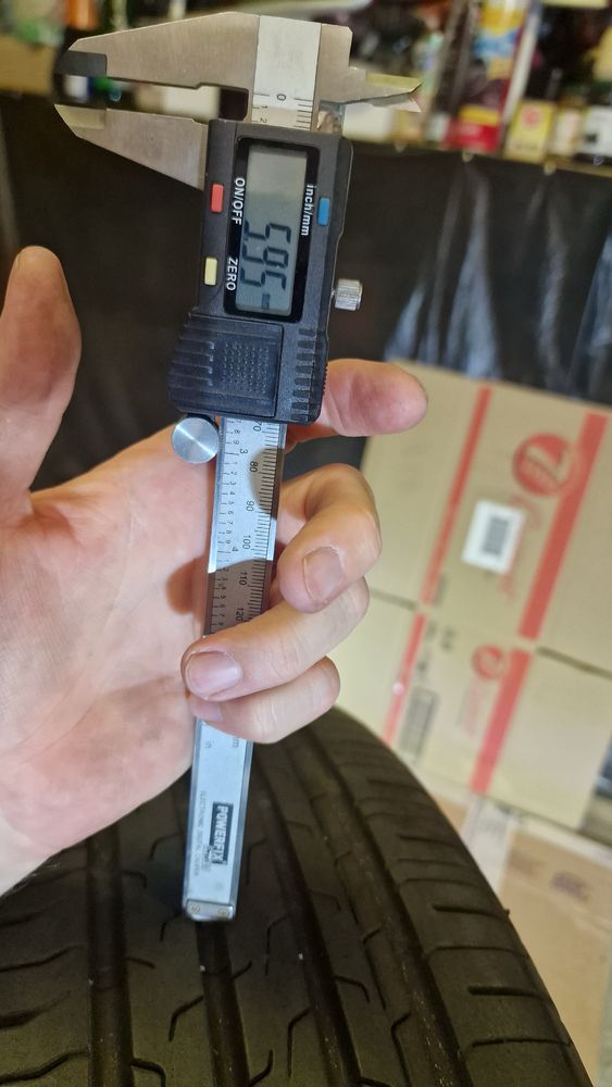 Dacia Duster Oryginalny komplet opon letnich z alufelgami Dacia