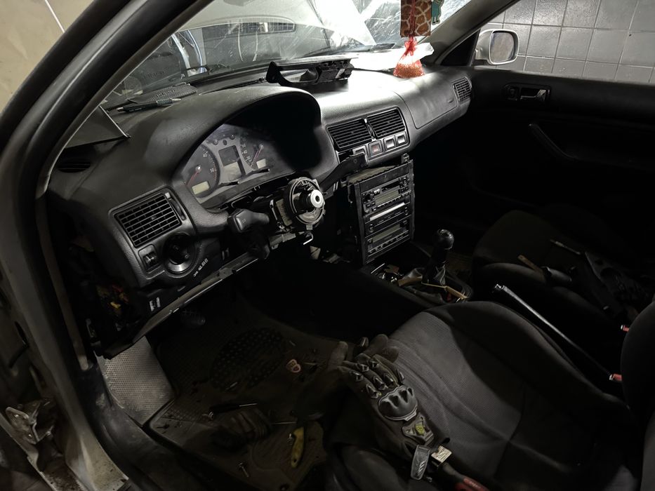 В розборі Гольф 4 Volkswagen Golf 4 1.9 тді 2001 року розборка,шрот