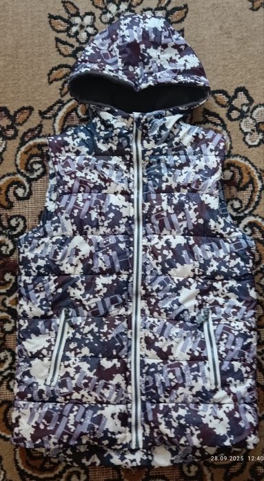 Утеплена жилетка для хлопчика