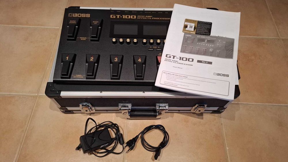 BOSS GT100  pré AMP e processador de efeitos