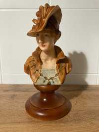 Popiersie kobieta w kapeluszu rzeźba figurka