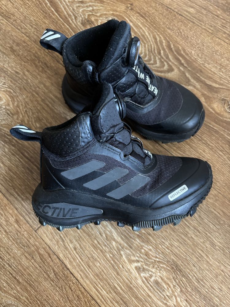 Продам  оригінальні черевикі adidas