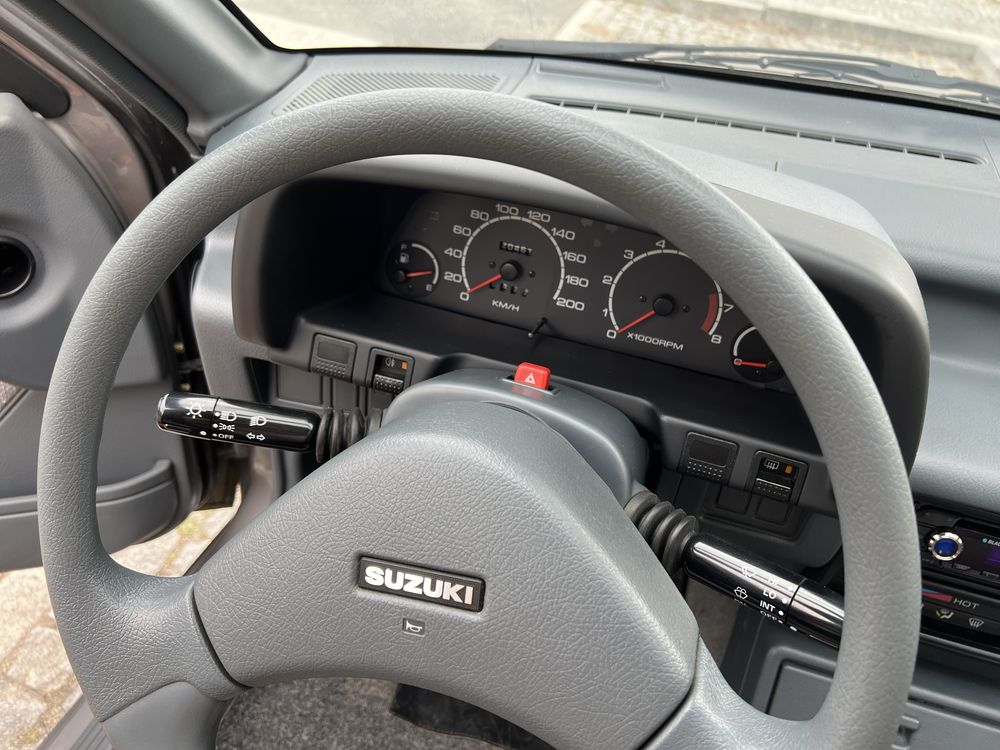 Suzuki Swift 1.3 - 20.000km Igual Novo