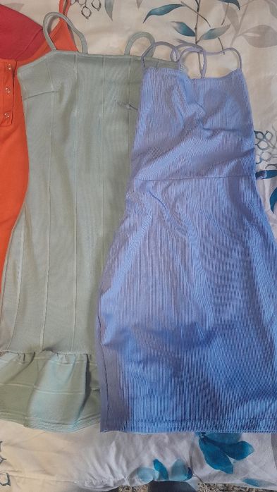 Zestaw 4 letnich sukienek xs