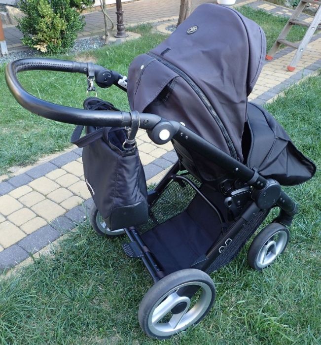 Wózek Mutsy Evo gondola + spacerówka kolor CZARNY