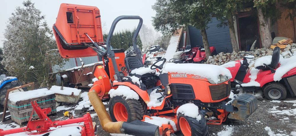 Traktorek wielozadaniowy kubota 2530 4x4 plus kosiarka międzyosiowa
