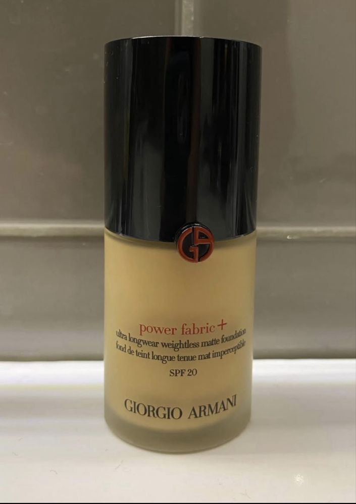 Тональна основа Giorgio Armani Power Fabric