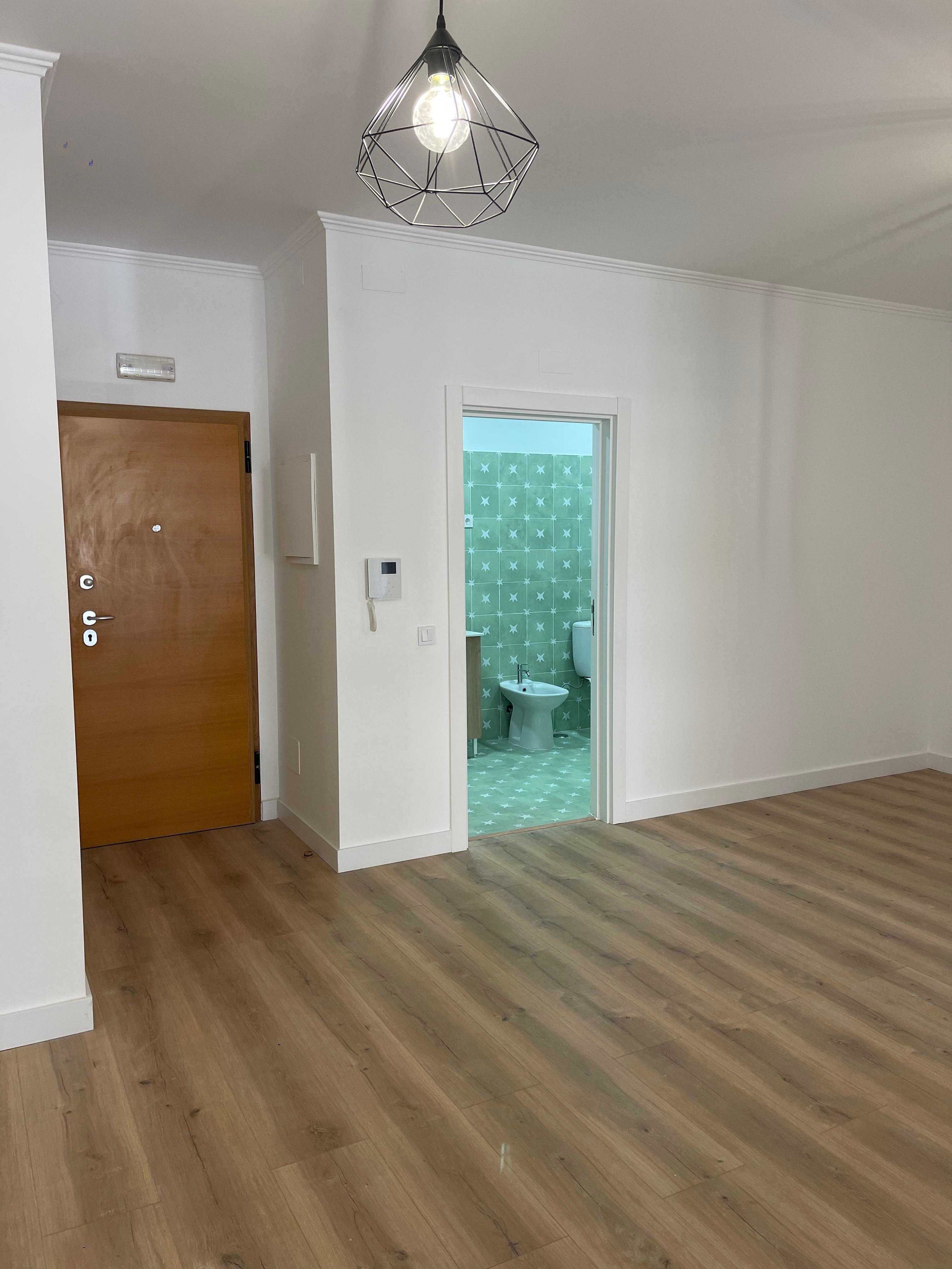 Espaço Comercial - Rio de Mouro