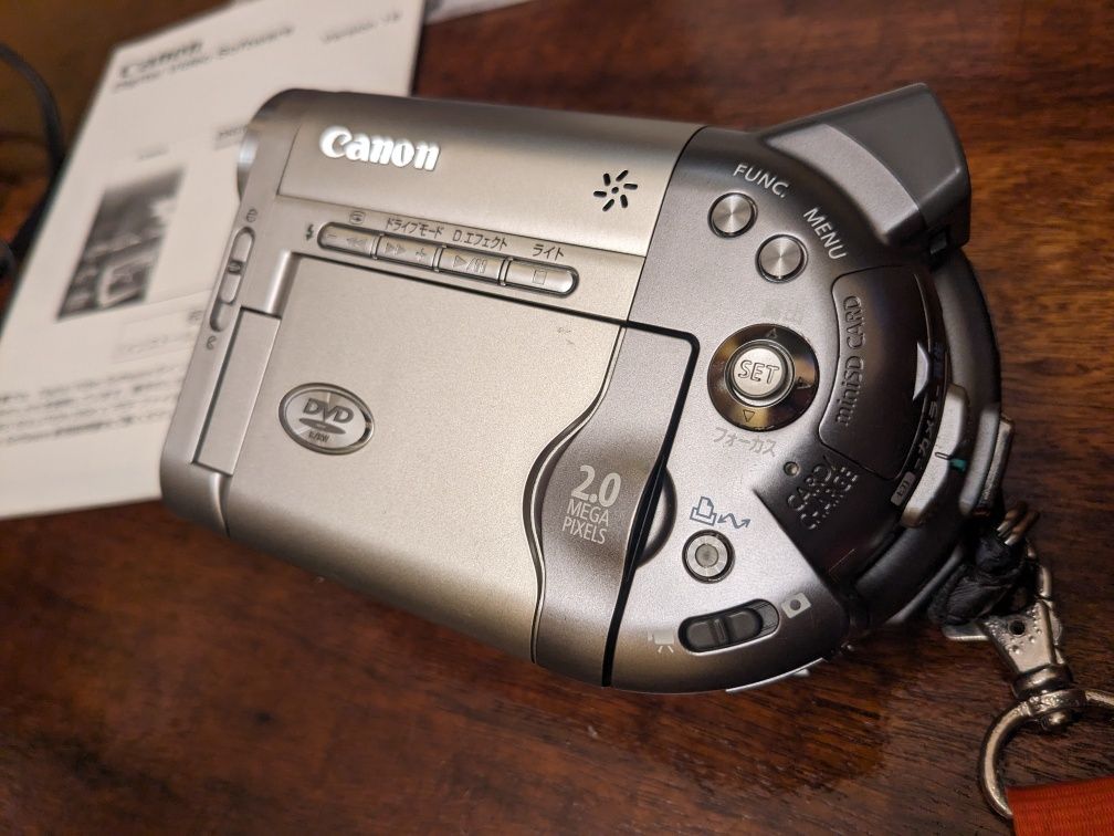 Видеокамера Canon DC20