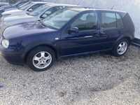 VW Golf 1.6 benzyna