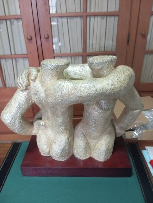 Escultura autoria desconhecida(Abraço)