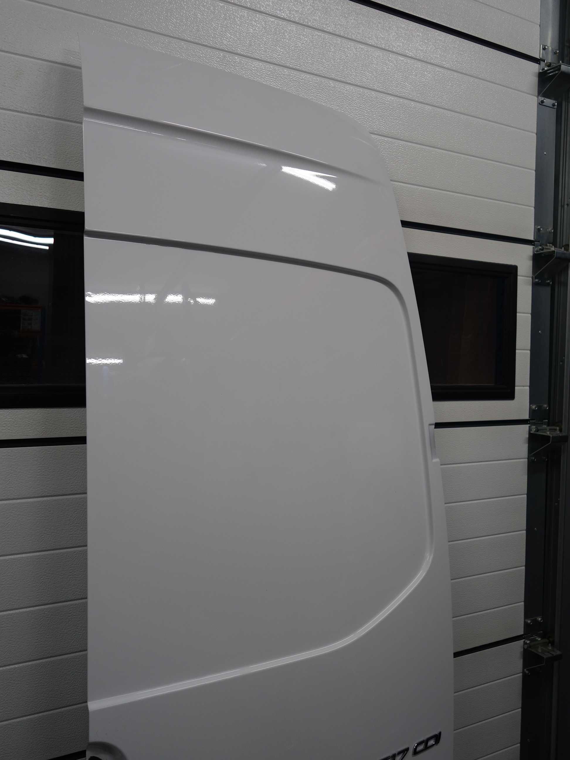 drzwi tylne prawe mercedes sprinter 907 białe