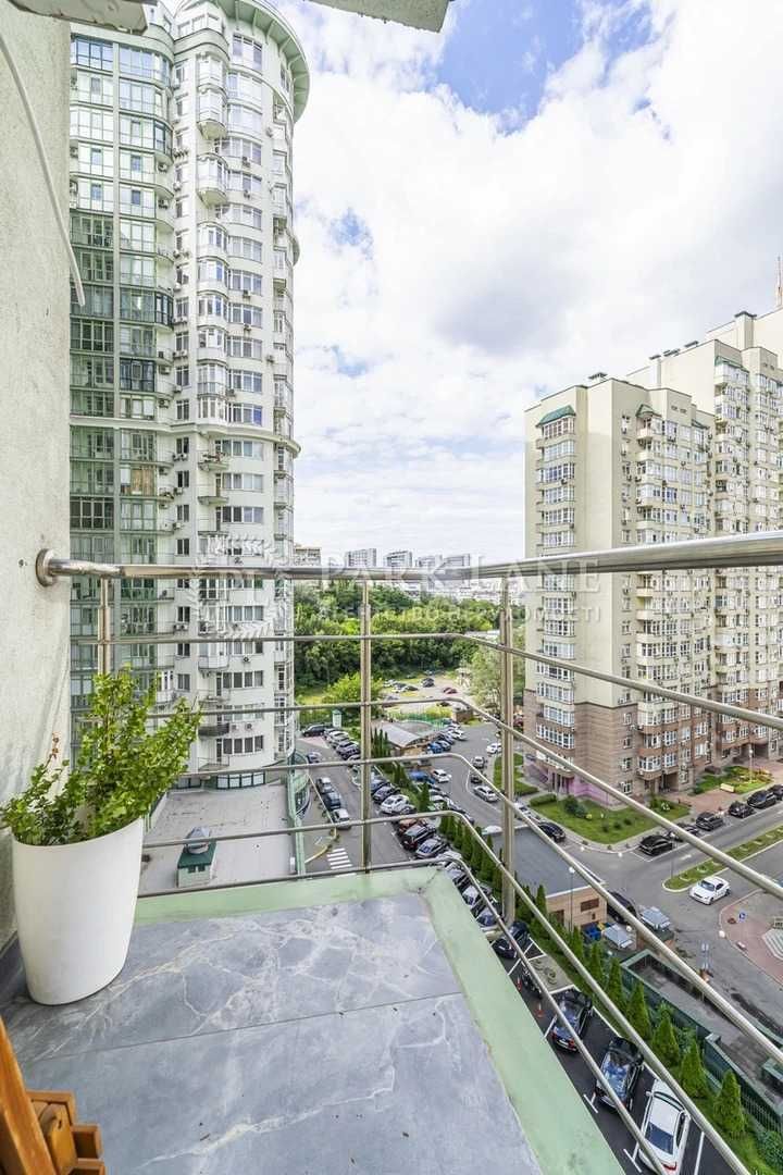 Дуже гарна 3к. квартира! Новый будинок закрита теріторія ЖК біля парку