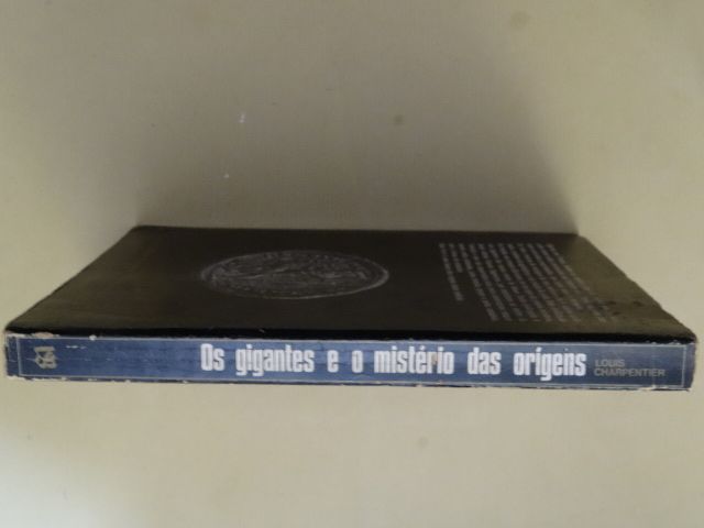 Os Gigantes e o Mistério das Origens de Louis Charpentier