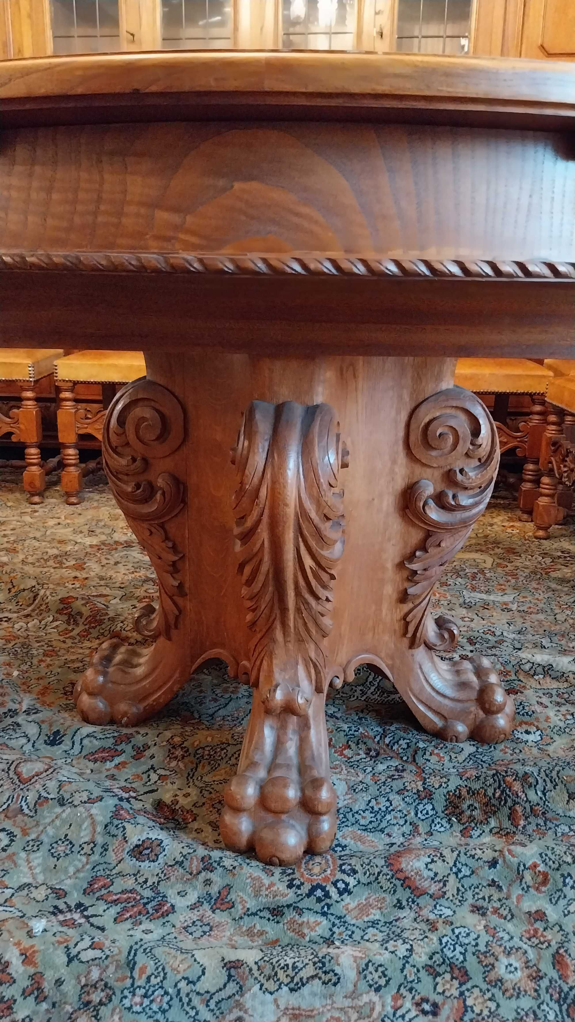 Mesa extensível, com 6 cadeiras madeira de castenho
