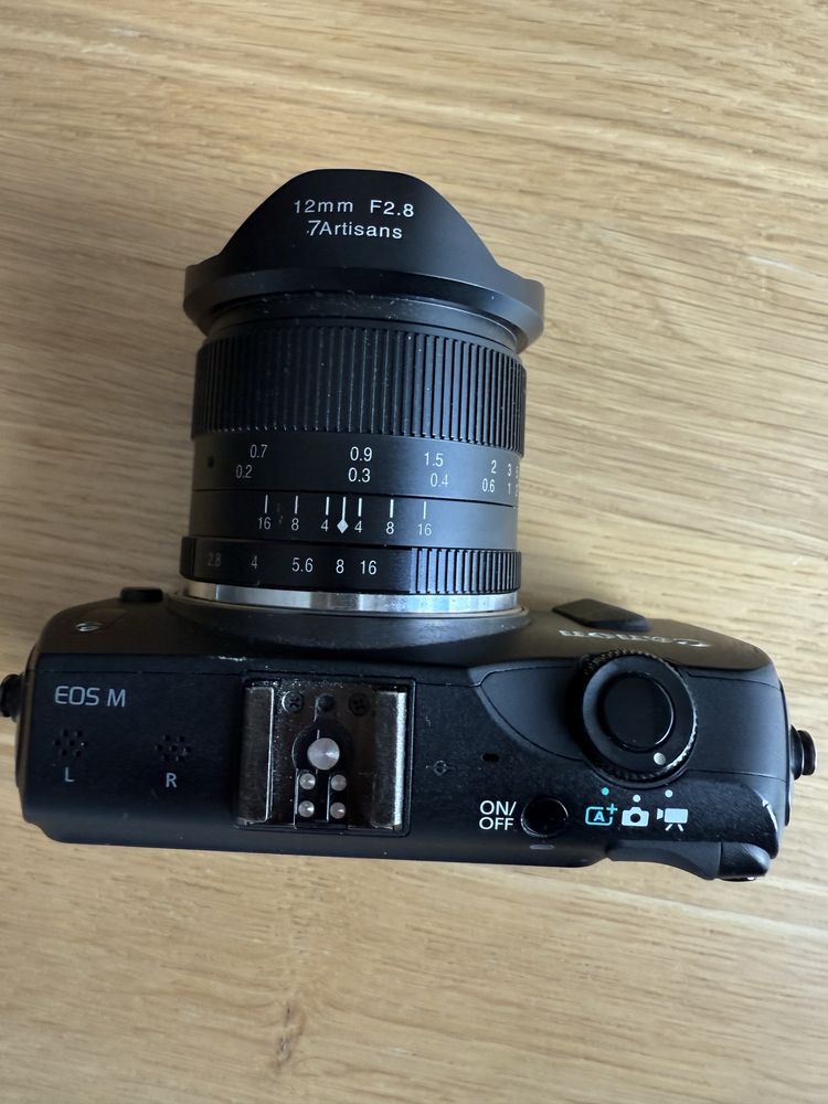 Camera Canon EOS M