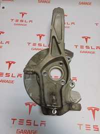 Кулак передній задній Tesla 3