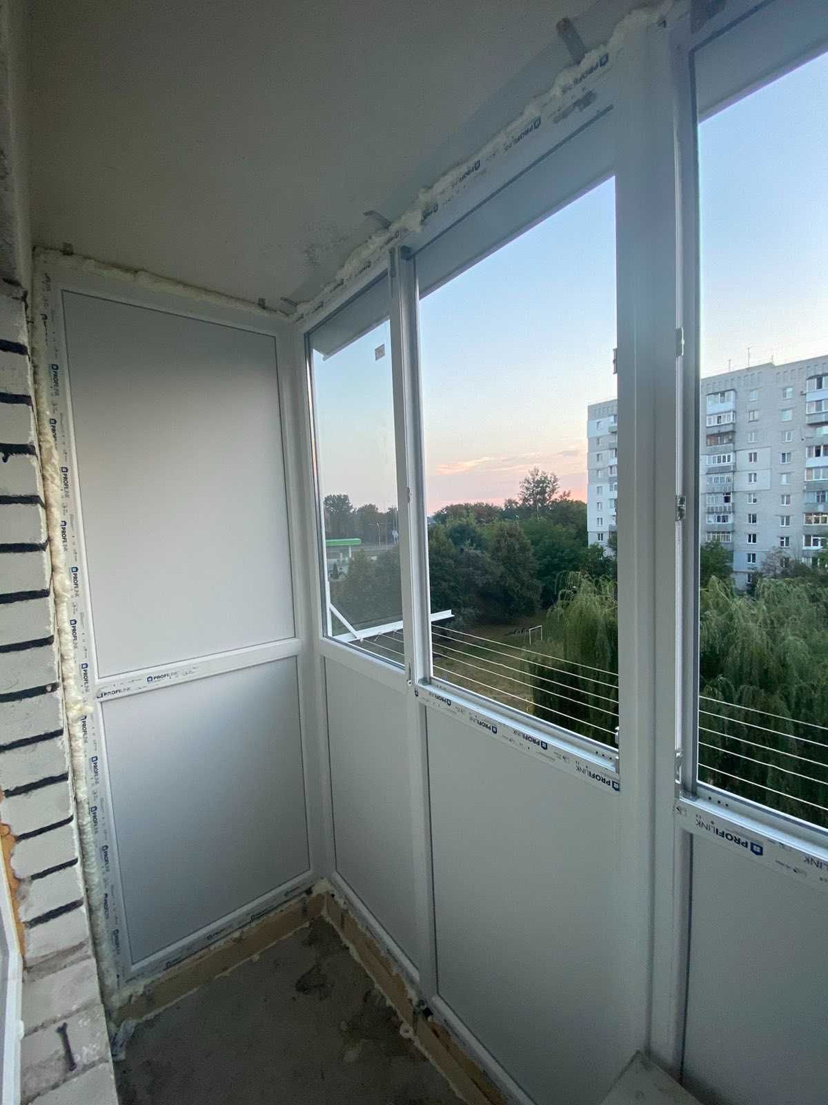Балкон під ключ. Вікно на балкон.Окно/Установка балкона Житомир