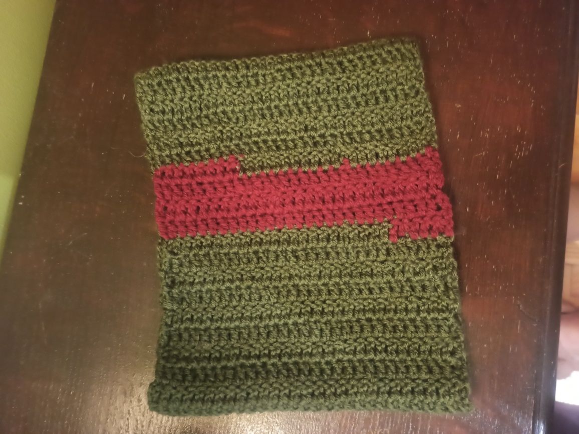 Zielony komin na szydełku. Handmade