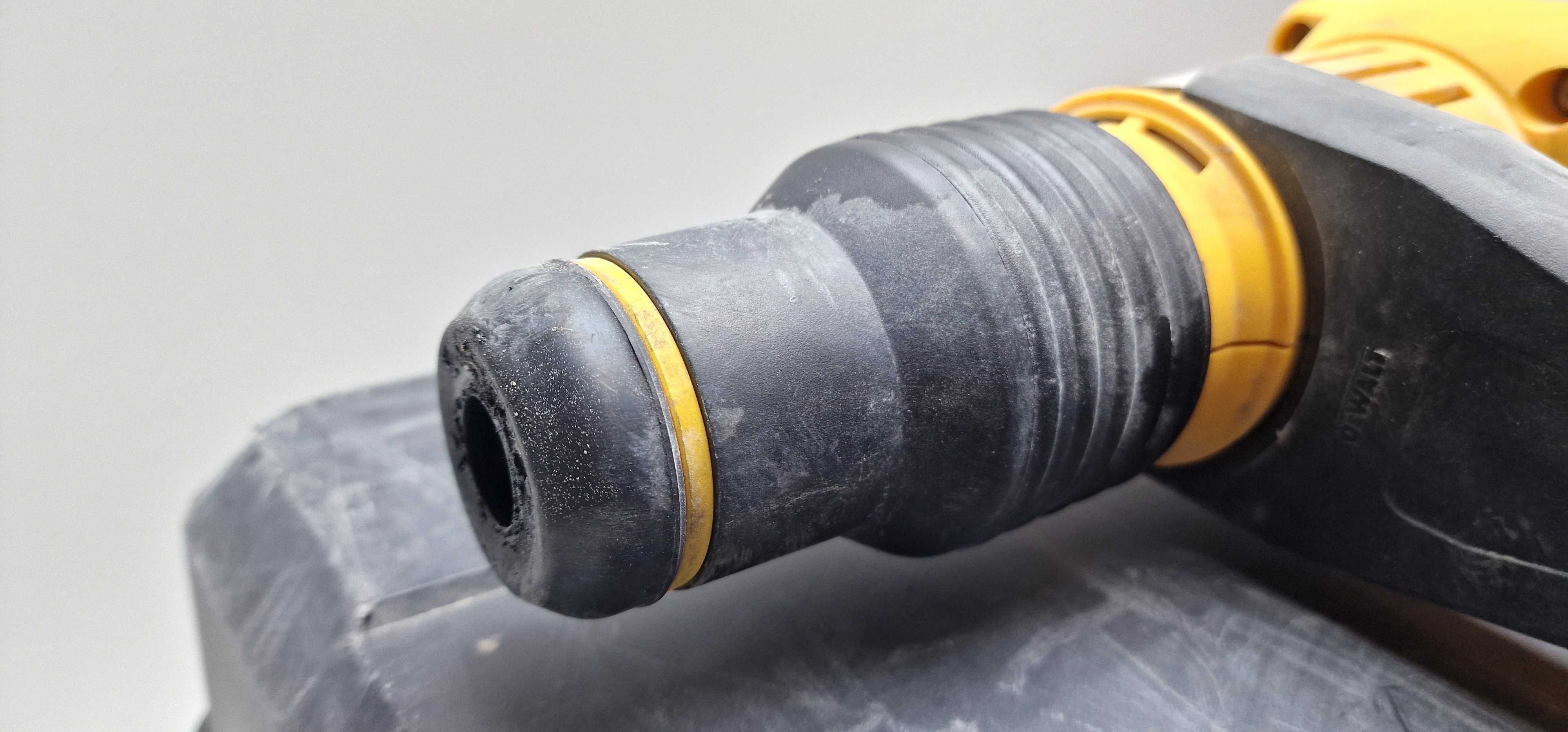 młot udarowy dewalt  D25614K-QS 1300w faktura