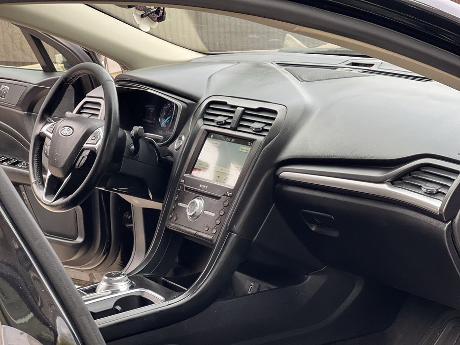 Ford Fusion Hybrid 2018 року, Titanium