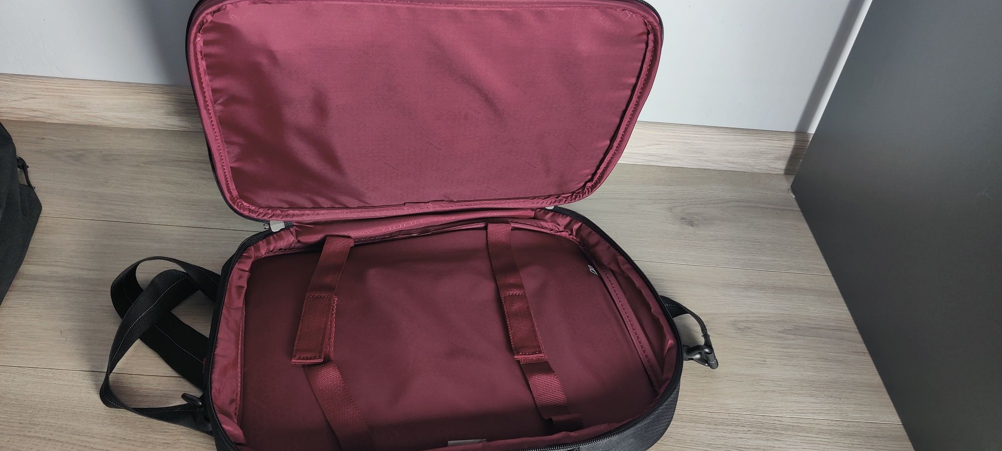 Sprzedam nową oryginalną torbę na laptopa Delsey colletion