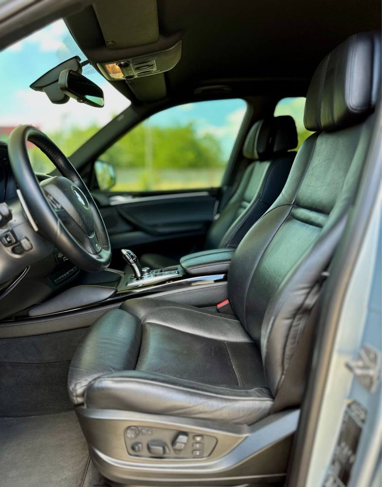 BMW X5M 2011 official